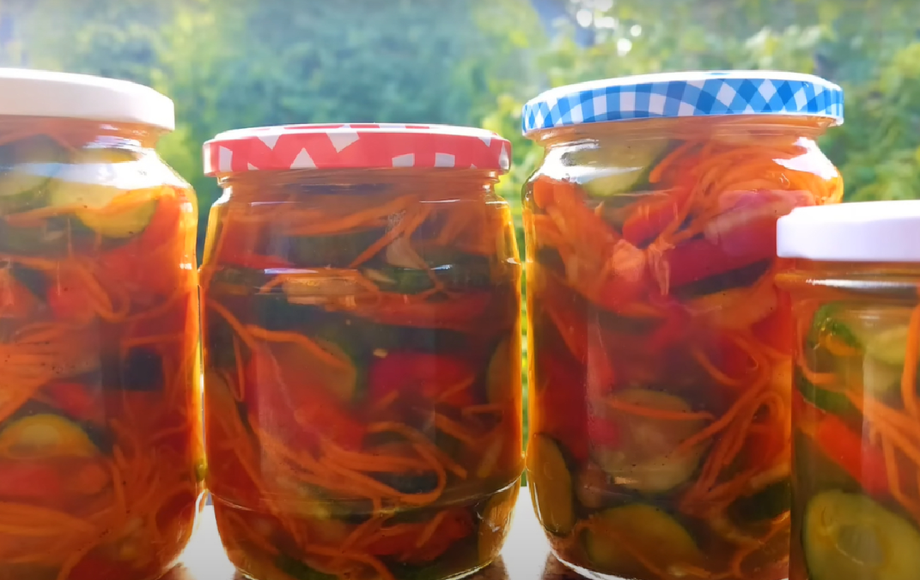 Квашені помідори - не конкурент. Три рецепти консервованих овочевих салатів